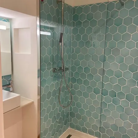 Summerhouse 2 Bed Quiet Old Balcony100m *