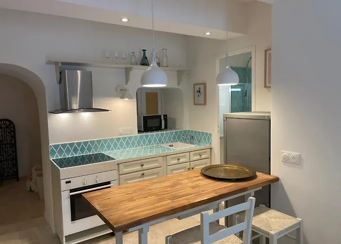 Summerhouse 2 Bed Quiet Old Balcony100m Apartment *