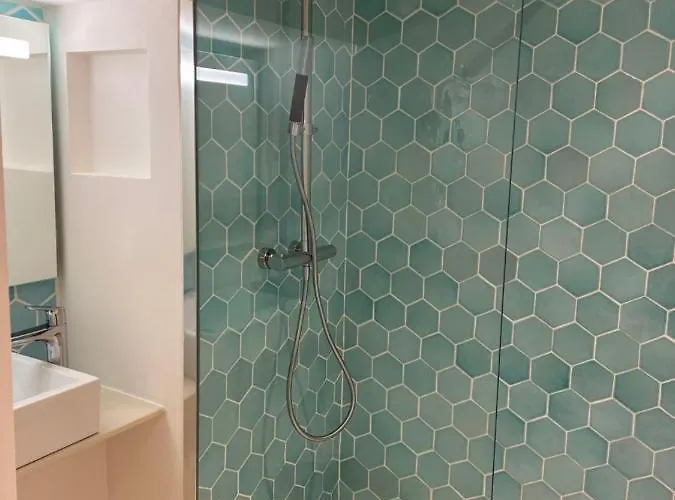 Summerhouse 2 Bed Quiet Old Balcony100m *