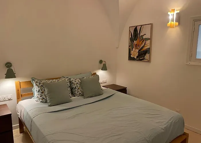 Summerhouse 2 Bed Quiet Old Balcony100m *