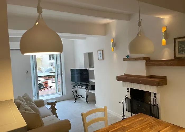 Summerhouse 2 Bed Quiet Old Balcony100m Apartment